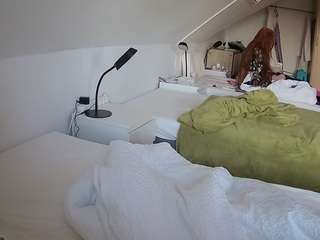 voyeurcam-julmodels-bed-4