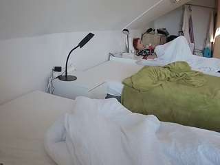 voyeurcam-julmodels-bed-4