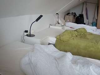 voyeurcam-julmodels-bed-4