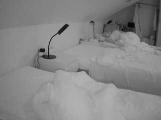voyeurcam-julmodels-bed-4