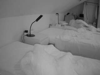 voyeurcam-julmodels-bed-4