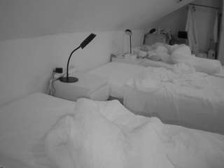 voyeurcam-julmodels-bed-4
