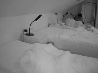 voyeurcam-julmodels-bed-4