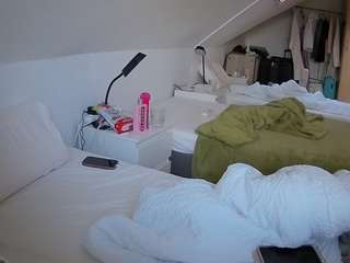 voyeurcam-julmodels-bed-4