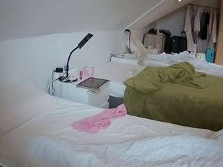 voyeurcam-julmodels-bed-4