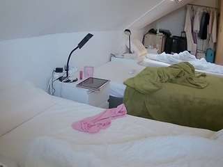 voyeurcam-julmodels-bed-4