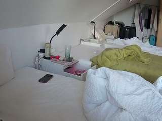 voyeurcam-julmodels-bed-4