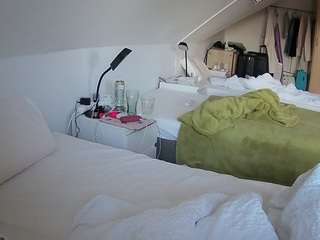 voyeurcam-julmodels-bed-4