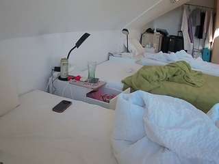 voyeurcam-julmodels-bed-4