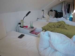 voyeurcam-julmodels-bed-4