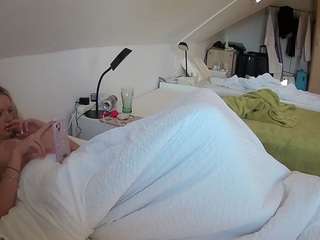 voyeurcam-julmodels-bed-4 Thumb Image