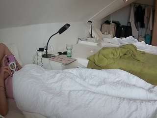 voyeurcam-julmodels-bed-4 Thumb Image