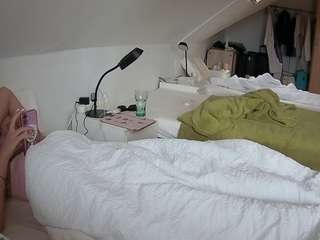 voyeurcam-julmodels-bed-4 Thumb Image