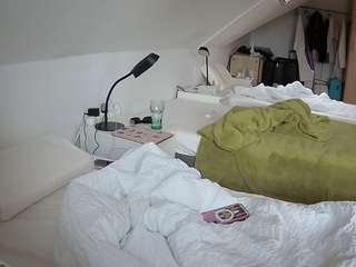 voyeurcam-julmodels-bed-4