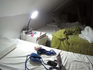voyeurcam-julmodels-bed-4