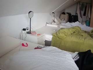 voyeurcam-julmodels-bed-4