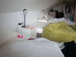 voyeurcam-julmodels-bed-4
