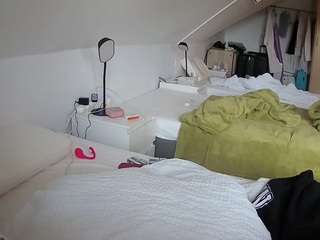voyeurcam-julmodels-bed-4