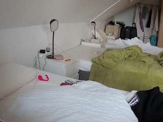 voyeurcam-julmodels-bed-4