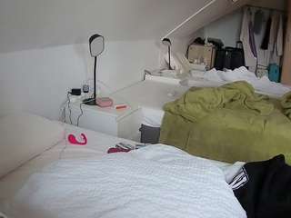 voyeurcam-julmodels-bed-4