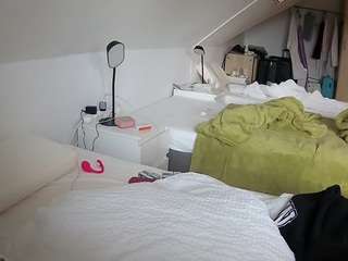 voyeurcam-julmodels-bed-4