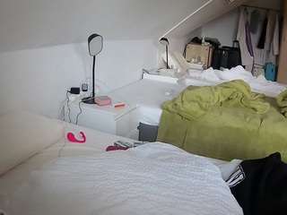 voyeurcam-julmodels-bed-4