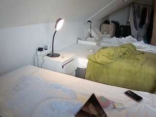voyeurcam-julmodels-bed-4