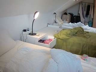 voyeurcam-julmodels-bed-4