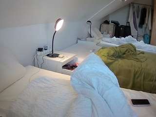 voyeurcam-julmodels-bed-4