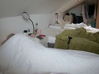 voyeurcam-julmodels-bed-4
