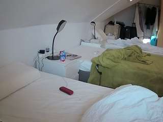 voyeurcam-julmodels-bed-4