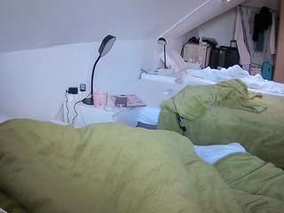voyeurcam-julmodels-bed-4