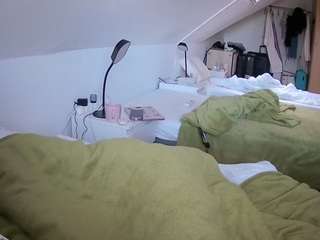 voyeurcam-julmodels-bed-4