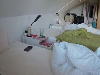 voyeurcam-julmodels-bed-4 from CamSoda