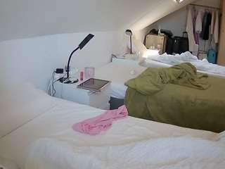voyeurcam-julmodels-bed-4 webcam model