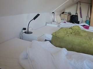 voyeurcam-julmodels-bed-4 webcam model