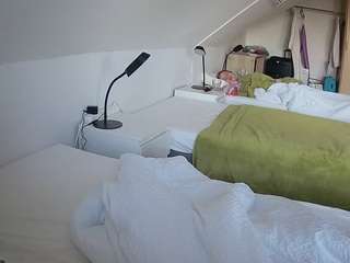 voyeurcam-julmodels-bed-4