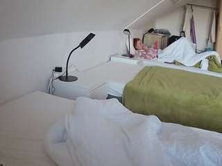 voyeurcam-julmodels-bed-4