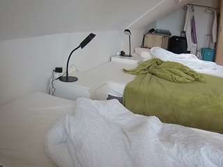 voyeurcam-julmodels-bed-4