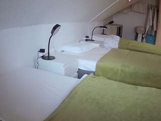 voyeurcam-julmodels-bed-4