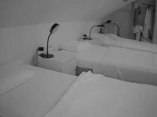 voyeurcam-julmodels-bed-4