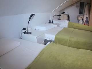 voyeurcam-julmodels-bed-4
