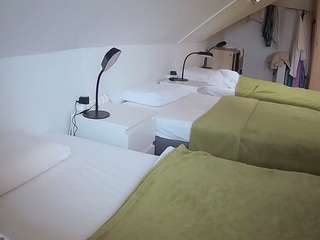 voyeurcam-julmodels-bed-4