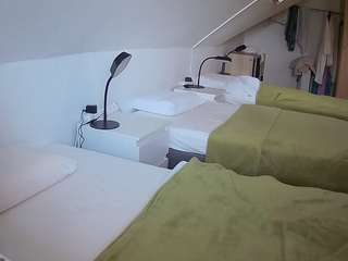 voyeurcam-julmodels-bed-4