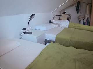 voyeurcam-julmodels-bed-4