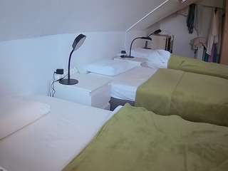 voyeurcam-julmodels-bed-4