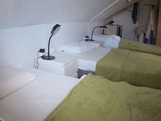 voyeurcam-julmodels-bed-4