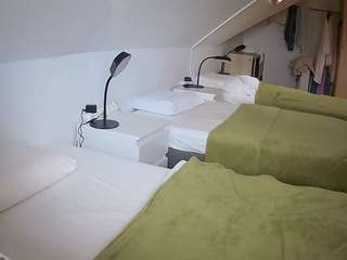 voyeurcam-julmodels-bed-4