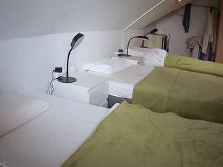 voyeurcam-julmodels-bed-4