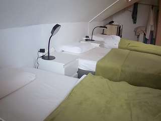 voyeurcam-julmodels-bed-4